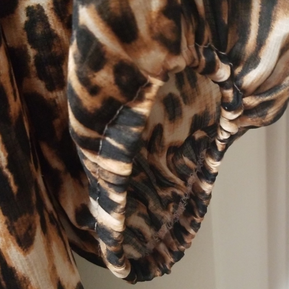 Leopard Printed Top - Picture 3 of 8